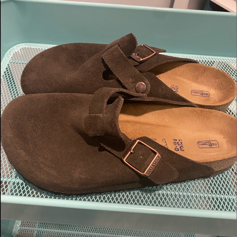 Mocha colored Birkenstock Boston clogs in excellent condition. Size 39.